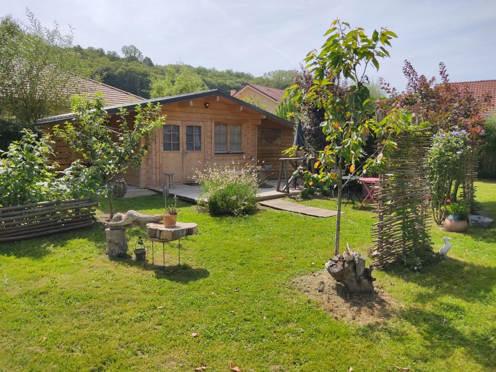 Les Tilleuls Saint-Jean-d'Avelanne Exterior foto